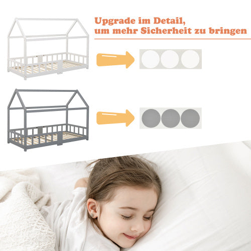 Das Bild zeigt zwei Kinderbettgestelle in Hausform, eines in Weiß und eines in Grau. Daneben sind Pfeile, die auf runde Sicherheitsdetails hinweisen, die das Bett sicherer machen sollen. Im unteren Teil des Bildes liegt ein Kind friedlich schlafend im Bett. Der Text "Upgrade im Detail, um mehr Sicherheit zu bringen" ist oben im Bild zu sehen.